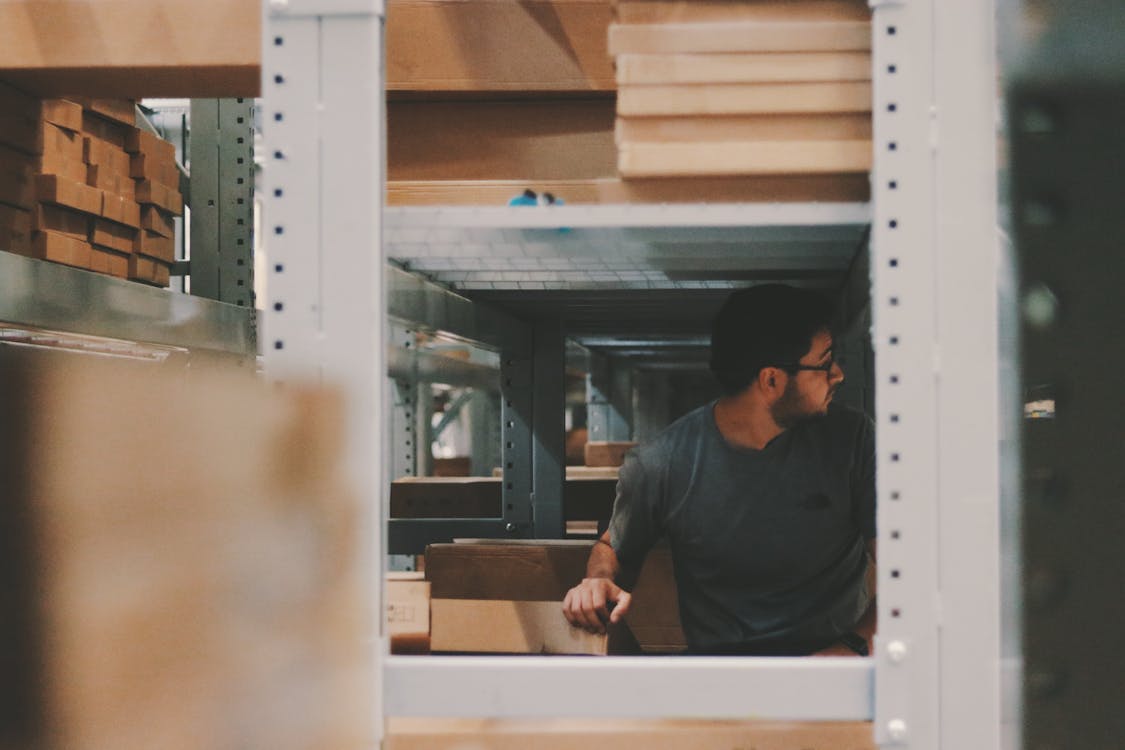 5 Smart Warehouse Solutions to Enhance Small Business Agility
